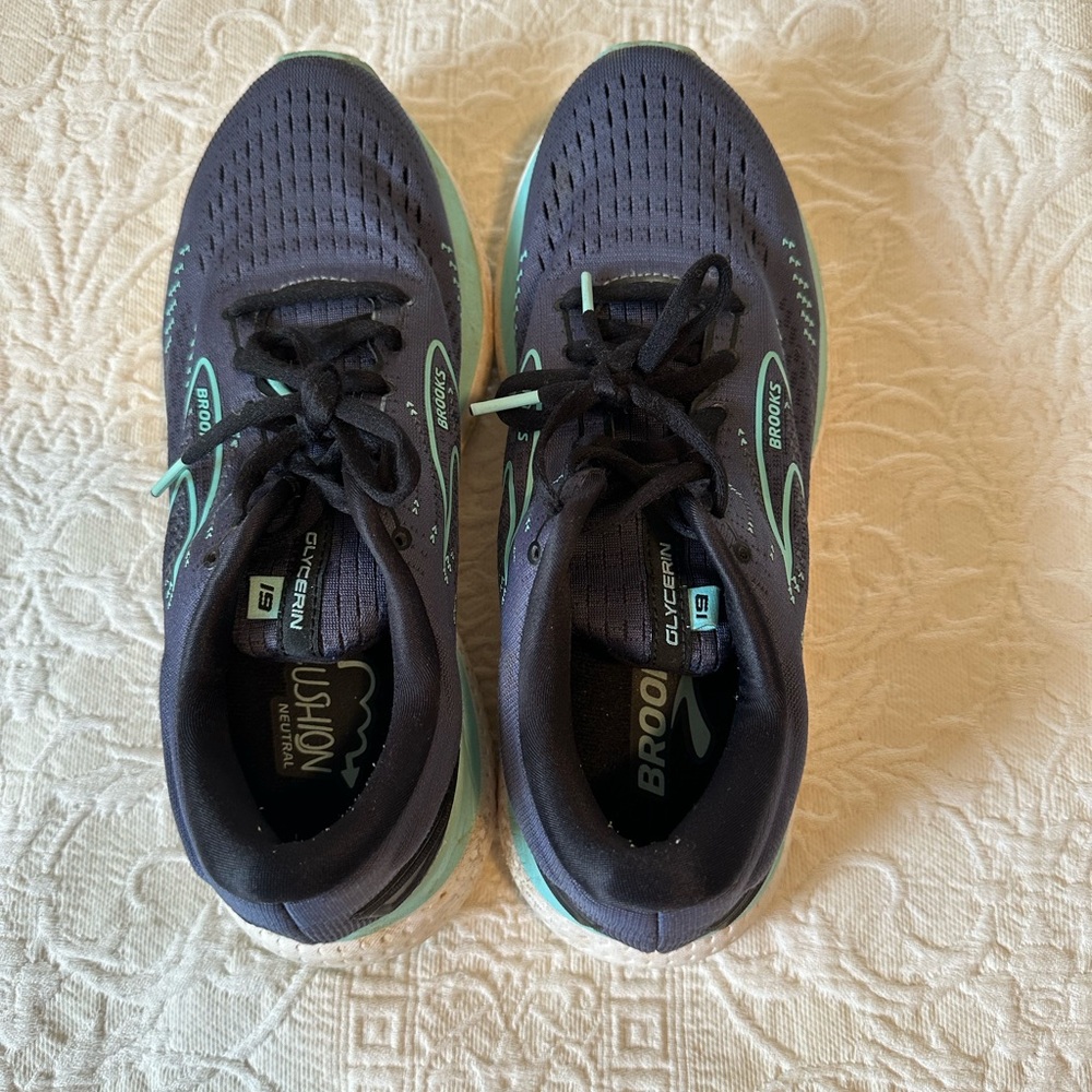 Brooks Glycerin Shoes in Navy and Mint